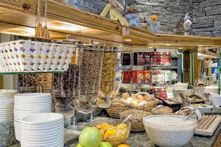 Breakfast buffet