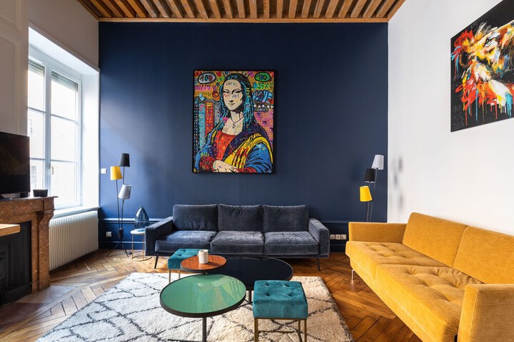 Room 10 of 18