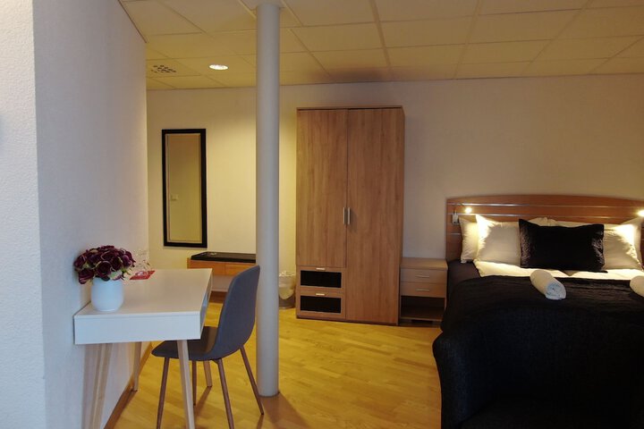 Room 4 of 50