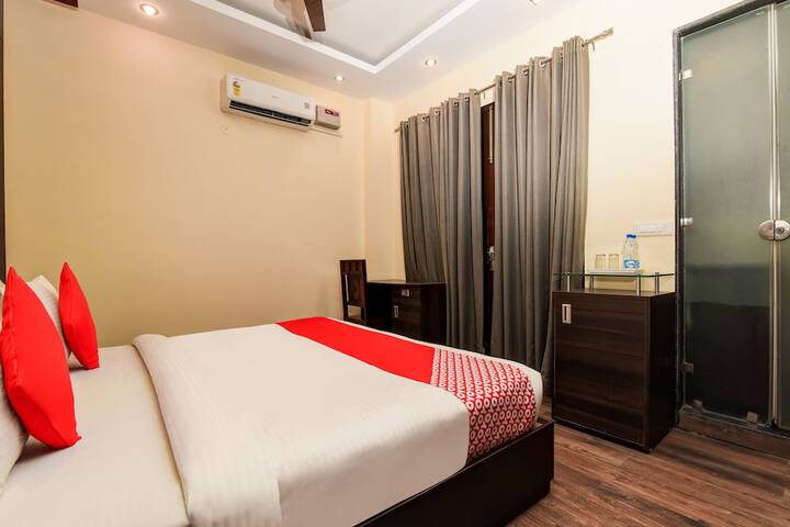 Room 4 of 9