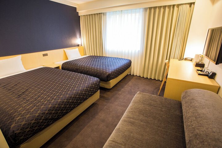 Room 8 of 48