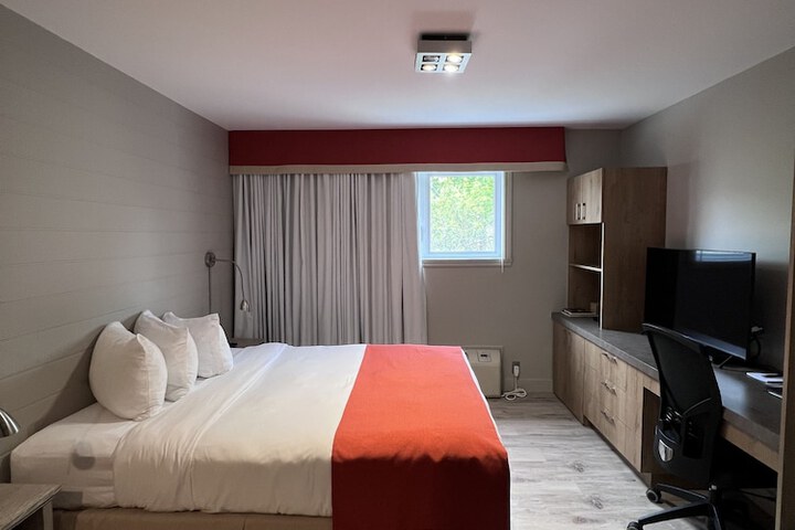 Room 33 of 140