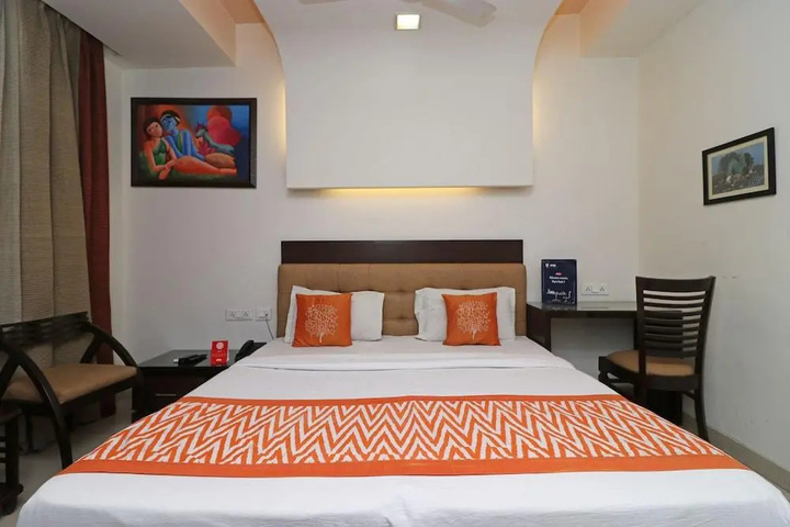 Room 4 of 17