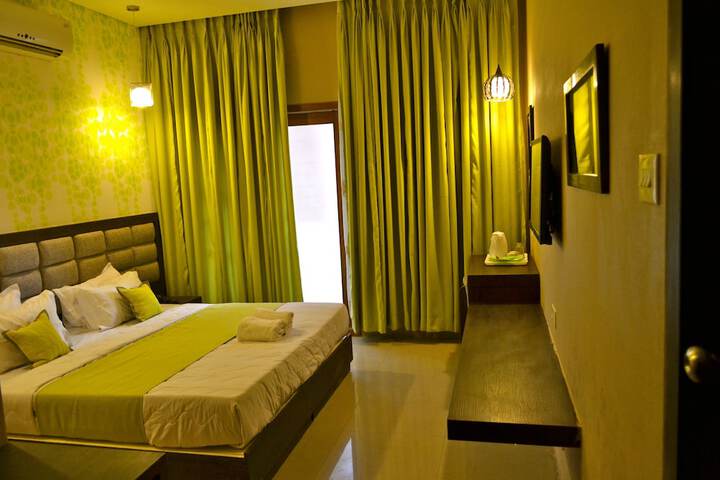 Room 4 of 63