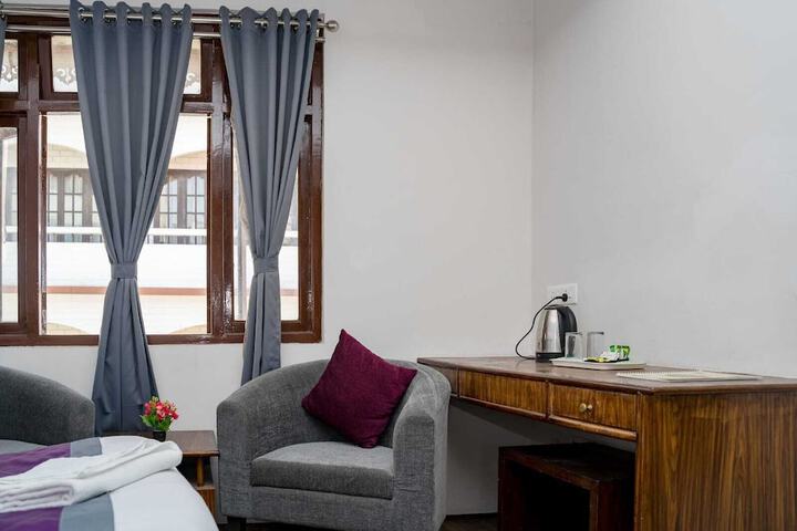Room 10 of 27