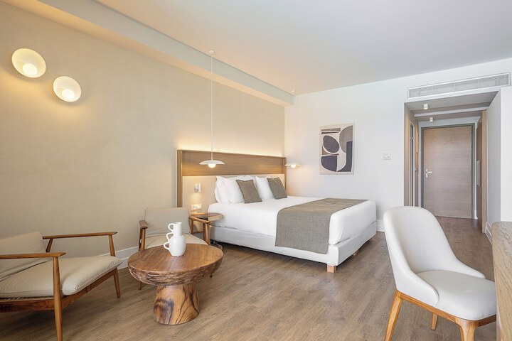 Room 85 of 425