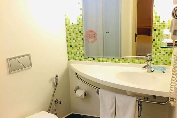 Room 10 of 23