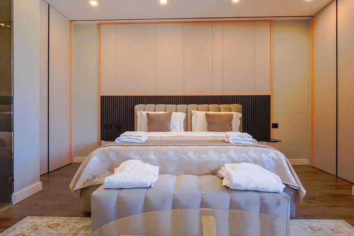 Room 28 of 65
