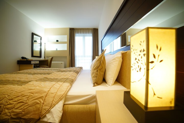 Room 9 of 38