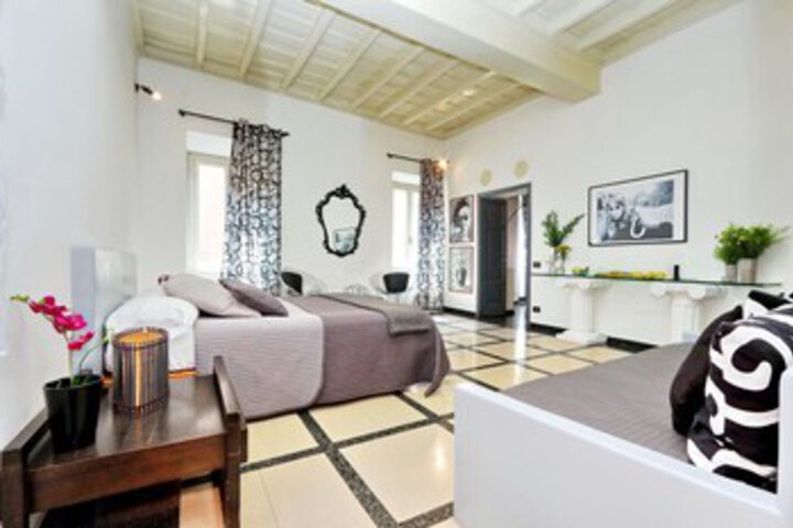 Room 32 of 60