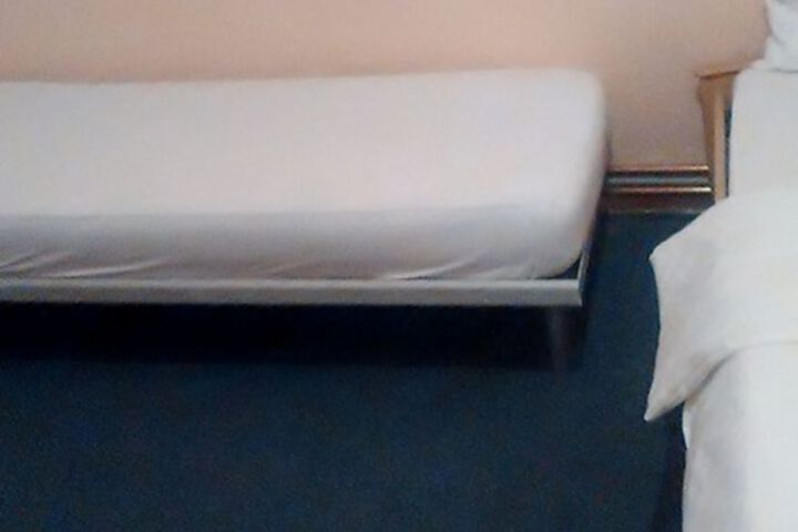 Room 17 of 106