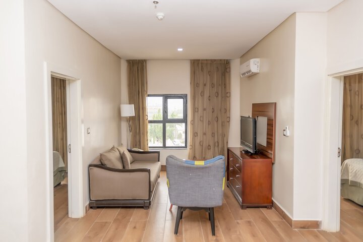 Room 10 of 90