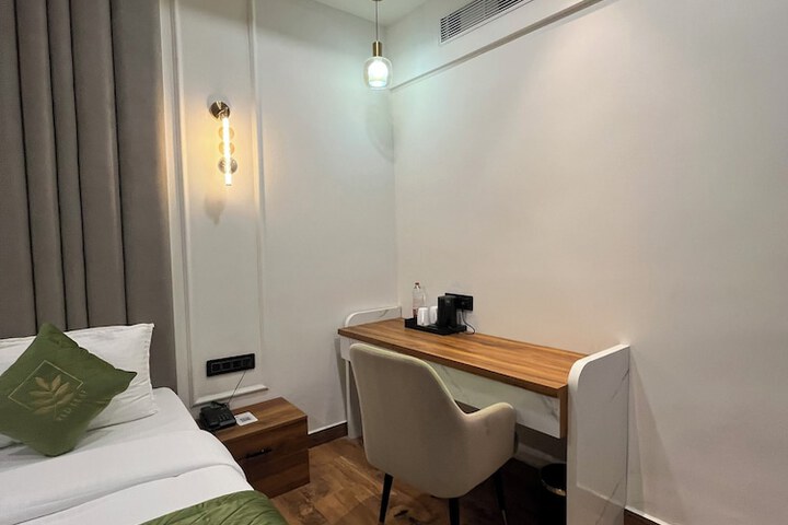 Room 17 of 31