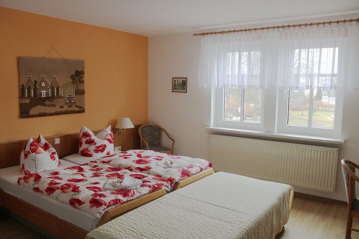 Room 5 of 12