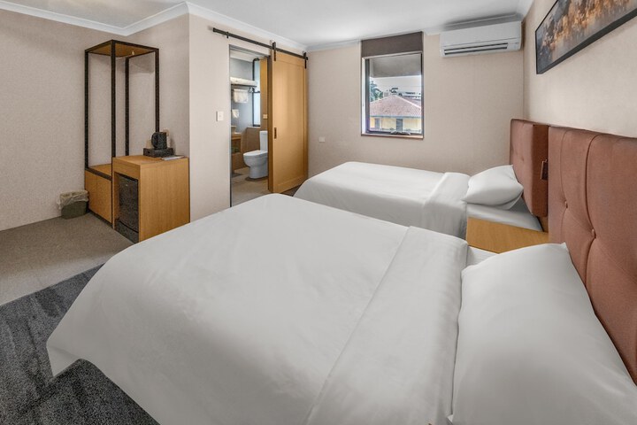 Room 3 of 47