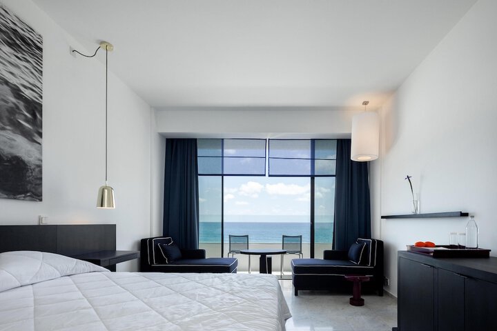 Room 35 of 182