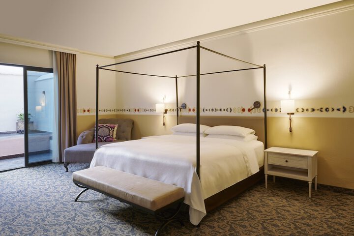 Room 7 of 170