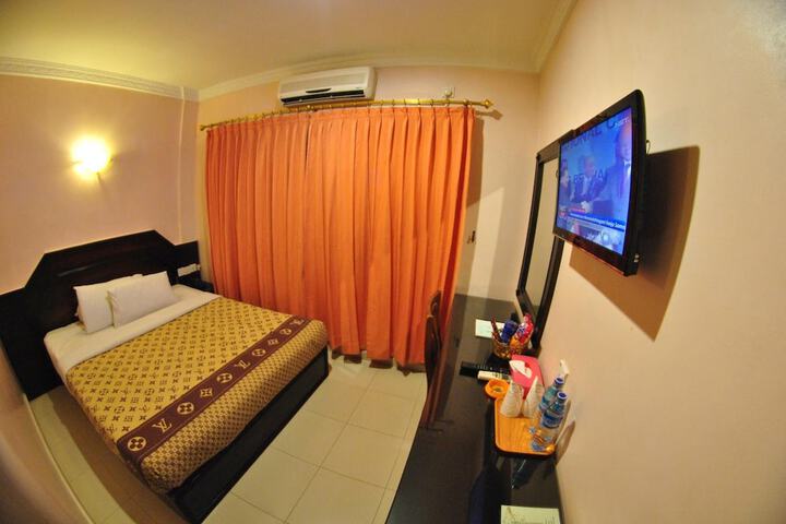 Room 16 of 35