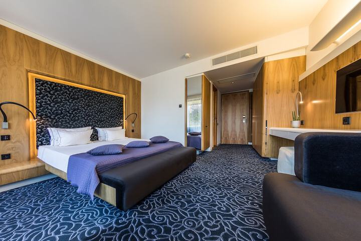 Room 21 of 158