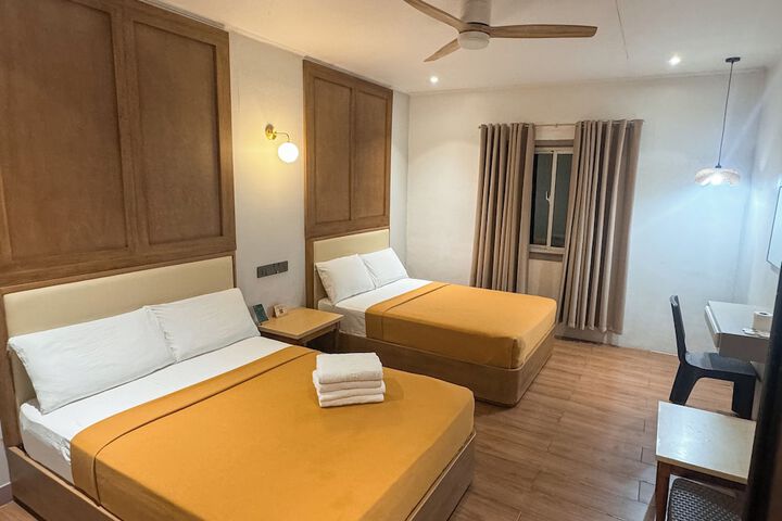 Room 13 of 35