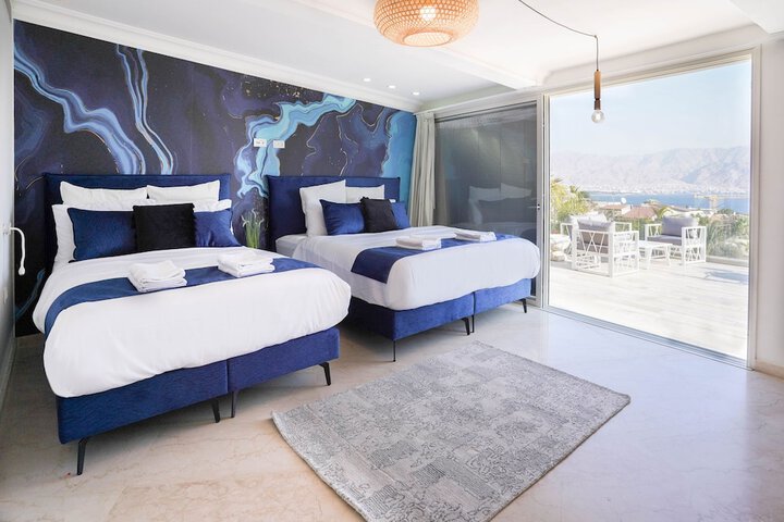 Room 2 of 74