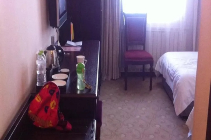 Room 6 of 18