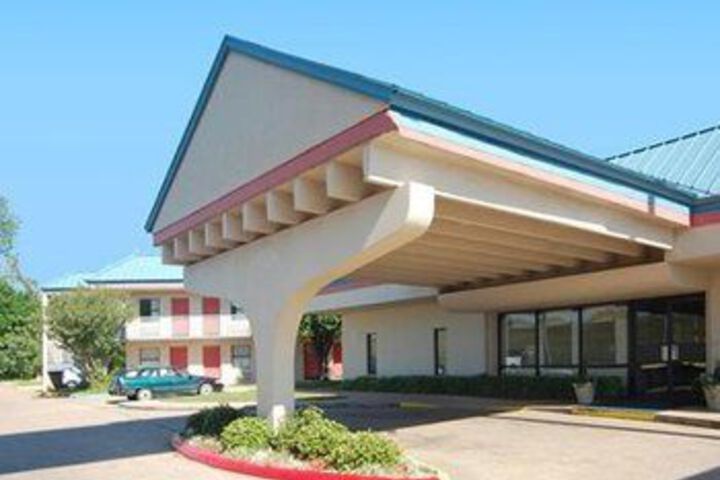 Econo Lodge Inn & Suites
