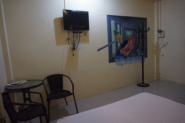Room 12 of 19