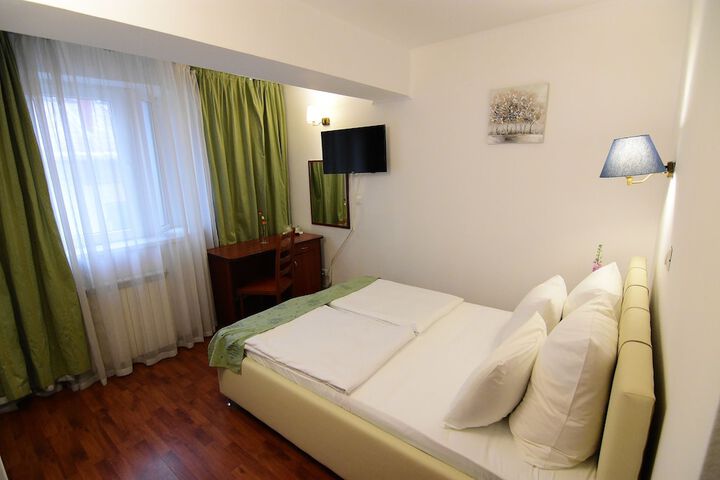 Room 7 of 62