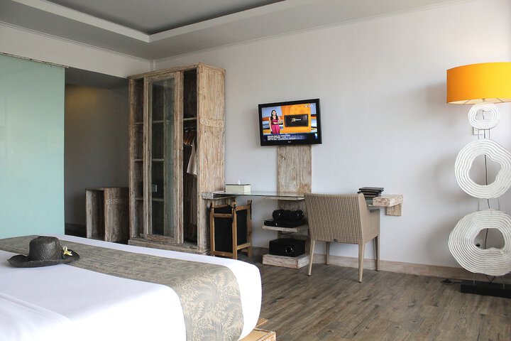Room 4 of 63