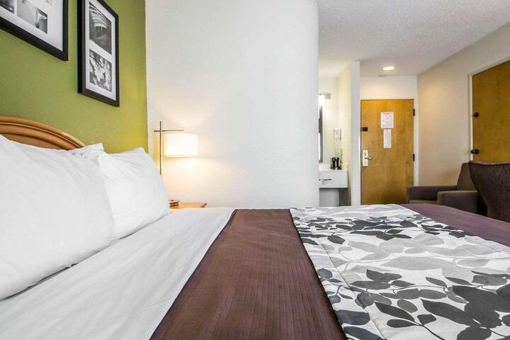 1 Queen Bed (1 of 23)