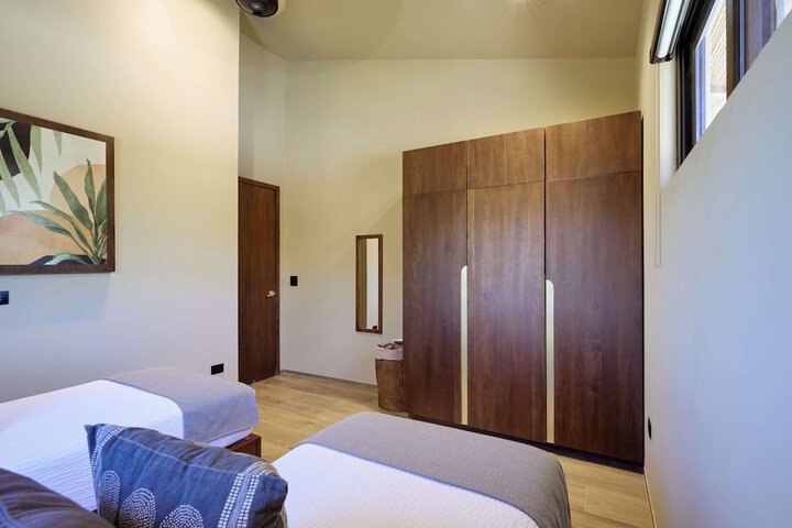 Room 35 of 134