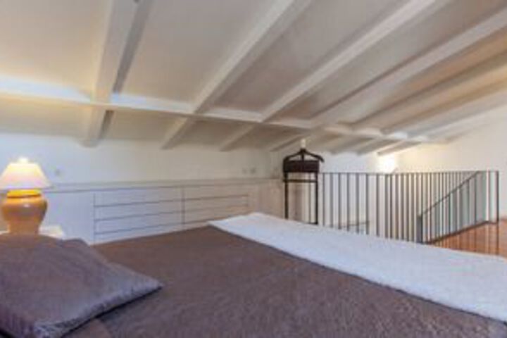 Room 11 of 28
