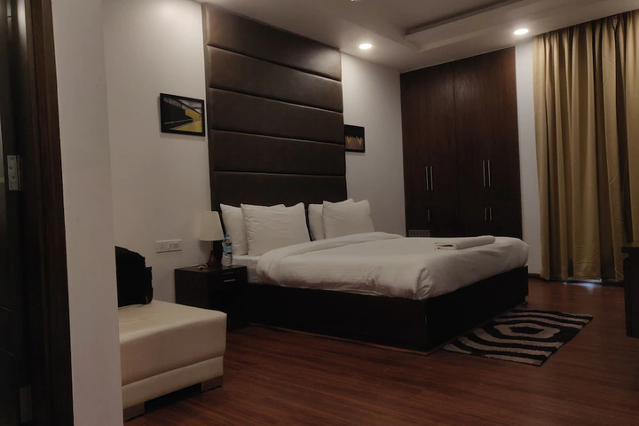 Room 5 of 6