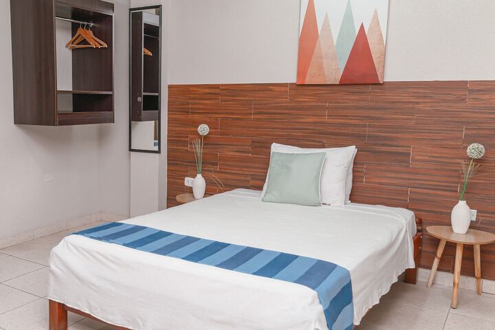 Room 10 of 28