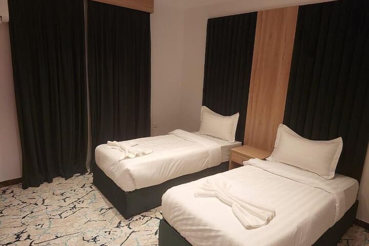 Room 6 of 18