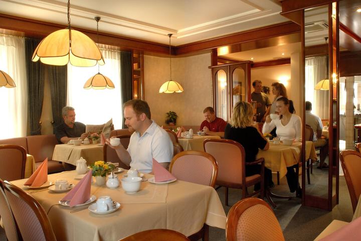 Breakfast/Coffee Service 22 of 38