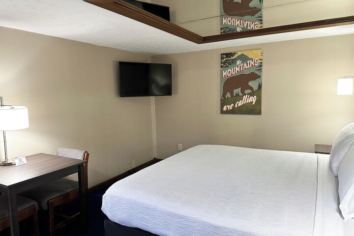 2 Queen Beds (2 of 27)