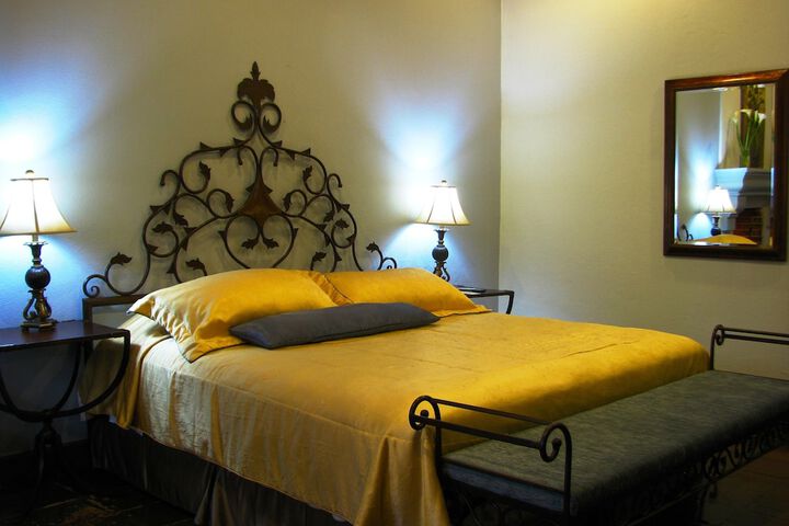 Room 13 of 34