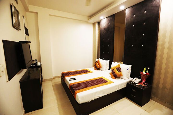 Room 10 of 31