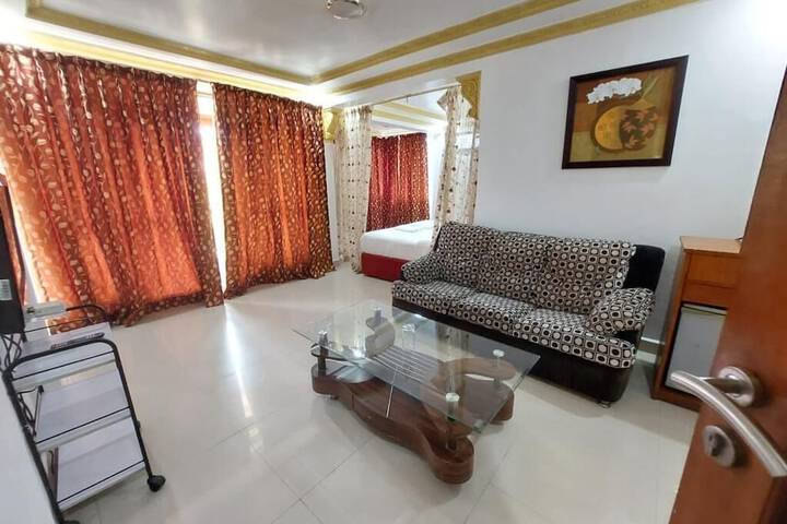 Room 4 of 10