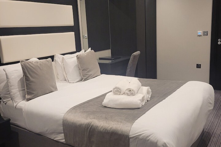 Room 54 of 90