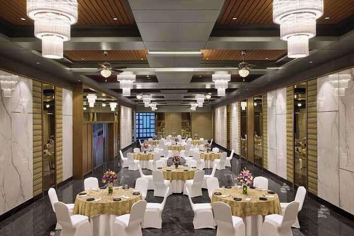 Ballroom/Hall 36 of 43