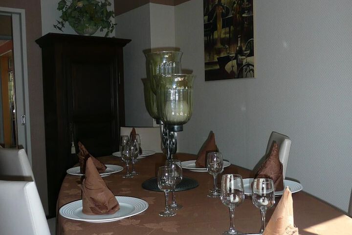 Dining 24 of 32