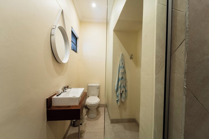 Room 8 of 18