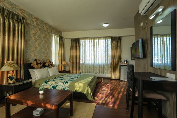 Room 4 of 32