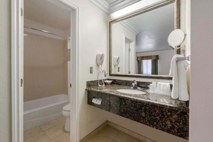 Room 5 of 28