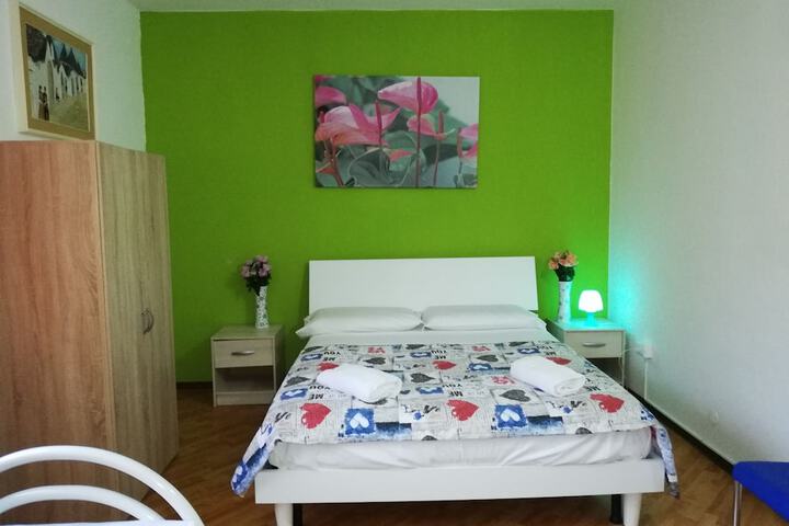 Room 5 of 10