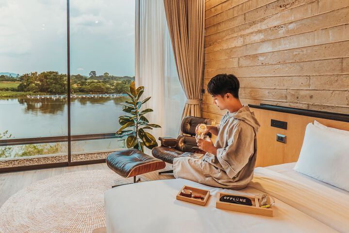 Room 32 of 46