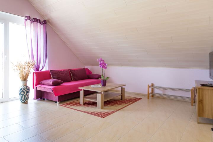 Room 6 of 35